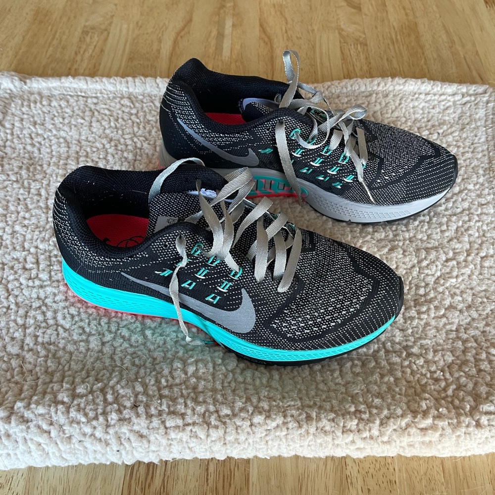 Nike Structure 18 - We Run SF - Women’s sz 7 - lightly used.